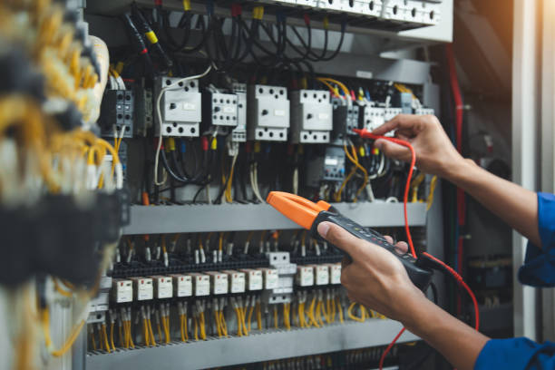 Best Affordable Electrician  in Oelwein, IA